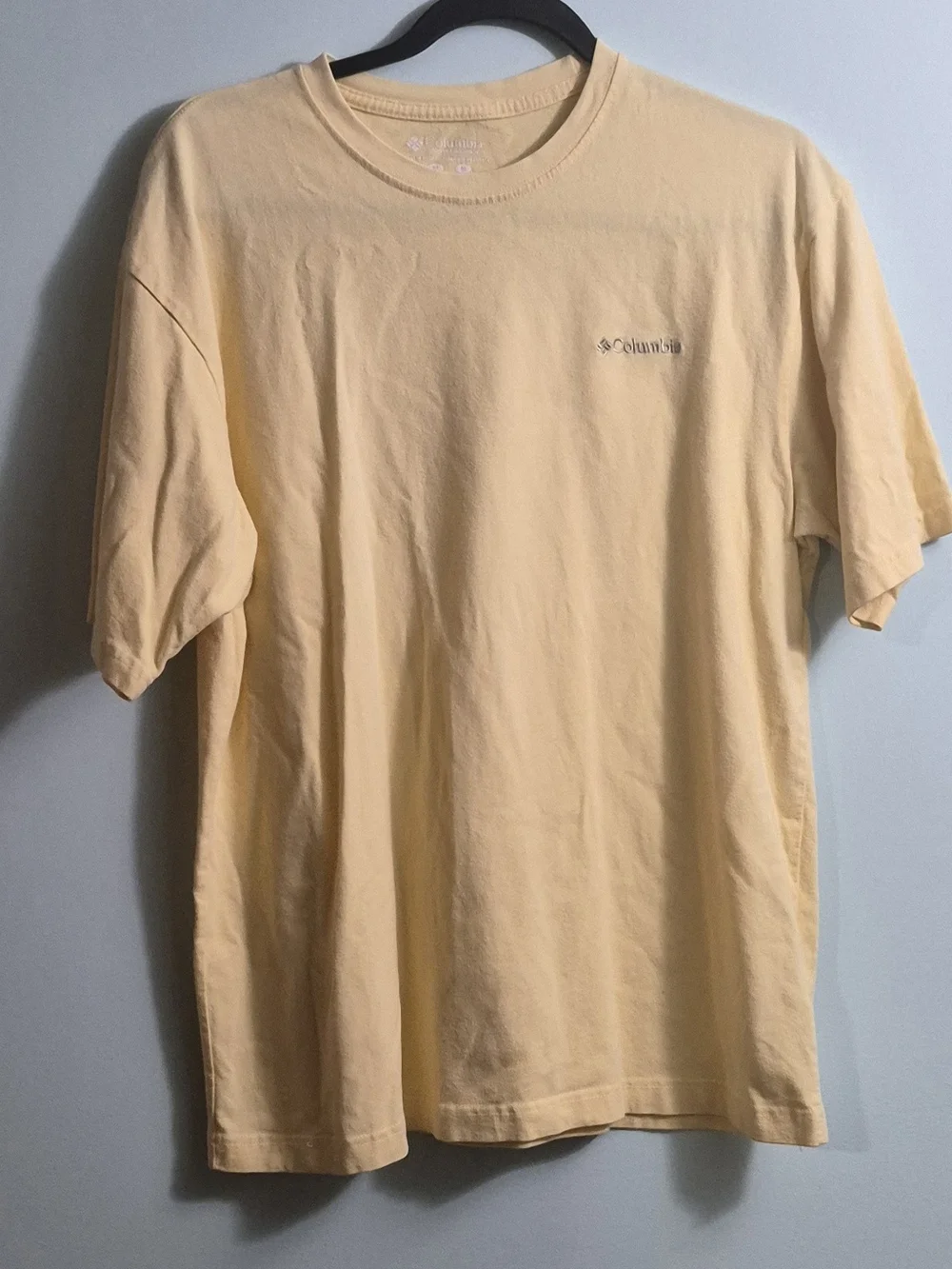 Columbia Men's Short Sleeve Crew Tee in Pale Yellow